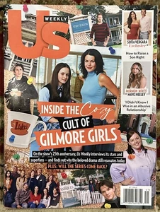 US WEEKLY MAGAZINE OCT 13 Th 2025 INSIDE THE COZY CULT OF GILMORE GIRLS - Picture 1 of 1