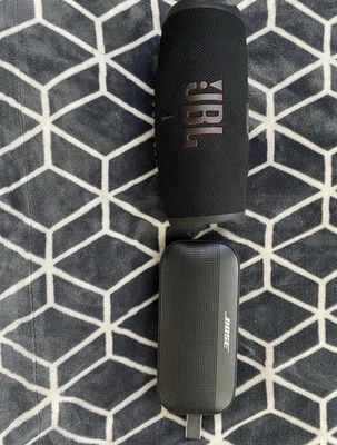 Paquete de altavoces Bose y Jbl Foto 1 de 2