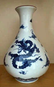 "Florero urna Fitz & Floyd de cerámica de dragón azul y blanco de 10""" - Imagen 1 de 11