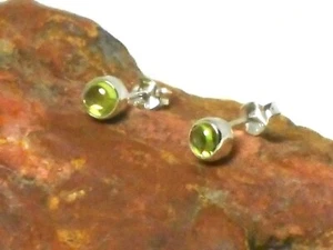 Pendientes redondos PERIDOTO de plata de ley 925 piedras preciosas STUD - 4 mm - en caja - Imagen 1 de 5