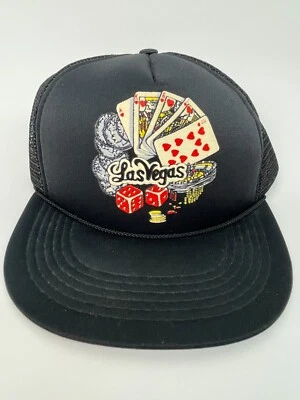 Gorra de ala plana con estampado de fichas de dados de tarjetas de casino negras de Las Vegas para hombre Foto 1 de 4