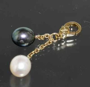 LOUIS VUITTON Pearl Charm Yellow Gold 18K AUTHENTIC 4153A - Picture 1 of 3