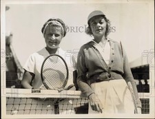 1937 Press Photo Dot Bundy & Alice Marble at Forest Hills Tennis Tournament, NY