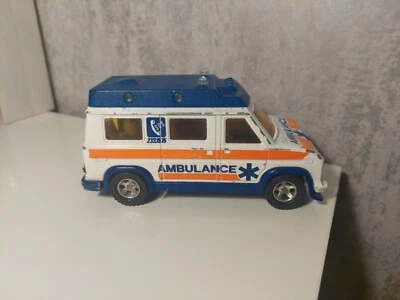 Majorette Diecast Ambulancia Escala Ech 1/36 Diecast Vehículo Usado Francia Coche Raro Foto 1 de 4