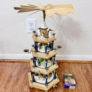 De colección 4 Niveles Molino de Viento de Madera Carrusel Navidad Belén Pirámide Candelabros - Imagen 1 de 10