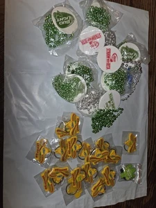 10 Bud Light Mardi Gras Beads And 17 Keychains - Picture 1 of 6