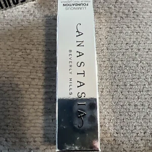 Anastasia Beverly Hills Luminous Foundation 320N - 1.0 fl oz - Picture 1 of 6