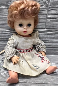 Vintage Eegee Baby Mädchen trinken und nass Kunststoff Puppe Gingham Kleid und Schürze - Bild 1 von 8