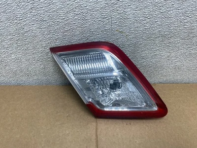 Luz trasera interior lateral izquierda Toyota Camry Hybrid 2010-2011 OEM U9688 DW Foto 1 de 4