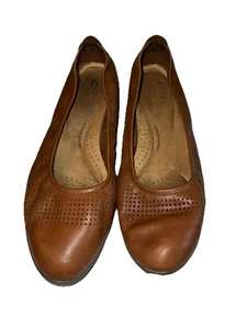 Clarks Collection Perforated Leather Flats Jenette Ease Tan Sz 9.5 M - Picture 1 of 9