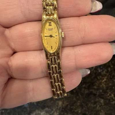 Reloj Pequeño De Colección Raro Ovalado Delgado Pulsar Dos Tonos V220-6190 Delicado, Funciona Foto 1 de 4