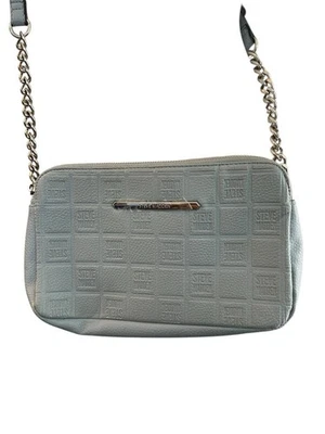 Bolso Bandolera Steve Madden Azul Claro Logotipo Repujado Cartera Plateada Eslabones de Cadena Foto 1 de 4