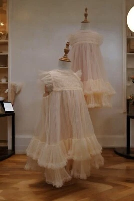 Elegant Ivory Lace Gown with Ruffle Sleeves（sizeM） - Image 1 of 4