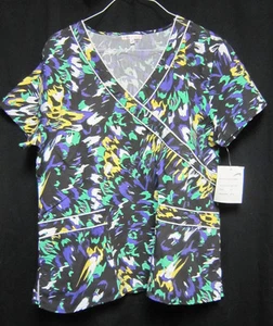 Scrub top Delta XL nero nuovo con spruzzi di colore stile 46P - Foto 1 di 6