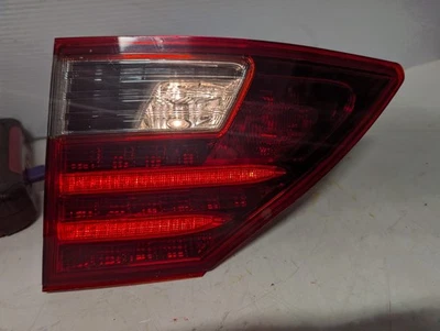 Luz de respaldo trasera interior de pasajero Lexus IS250C IS350C 2010-2015 probada por la derecha  Foto 1 de 4