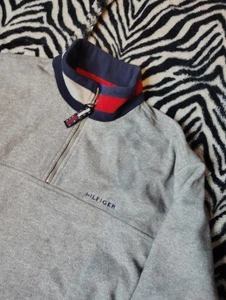 Tommy Hilfiger Fleecejacke Herren Medium Grau Spell Out Logo Flag Quarter Zip - Bild 1 von 8