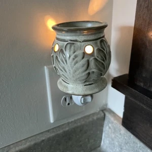 Scentsy Mini Scaldabagno da Parete Plug-in Artigianale in Ceramica Nuova Lampadina - Foto 1 di 9