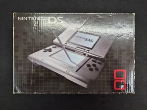 Console Nintendo DS Tank Silver en boite avec notices et chargeur PAL - Picture 1 of 14