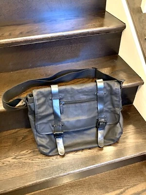 Kenneth Cole New York Messenger PORTÁTIL BOLSO BANDOLERA RECUBIERTO DE CERA, ¡a prueba de agua! Foto 1 de 4