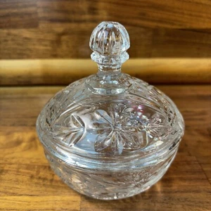 Beautiful Vintage Daisy Flower Clear Glass Candy Dish Bowl W/ Lid 4 1/2” - Picture 1 of 10