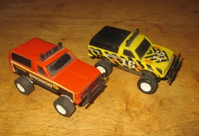 LOTE Mattel Power Devils Rojo Ford Bronco Amarillo Toyota Truck 4x4 1982 Fricción Foto 1 de 4