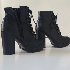 Soda Chalet Fashion Lace up Military Inspired Ankle Boot w/ Stacked Heel Size 7M - Picture 1 of 13