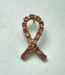 Breast Cancer Awareness Pink Rhinestone Gold Tone Metal Pin Pinback Tack - Foto 1 di 3