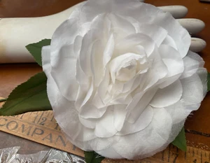 Flor de seda vintage década de 1950 6" blanca 1 pieza hecha en Checoslovaquia - Imagen 1 de 5