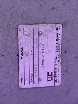 United Electric 102 Thermostatic Temperature Control Switch C11 - Image 1 of 4