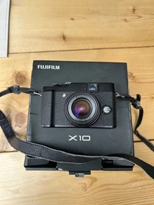 Fuji Fujifilm X10 12.0MP Digital Camera Black - Picture 1 of 8