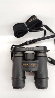 Binoculares Nikon MONARCH 7 8x30 — Vidrio ED, 8,3° campo ancho, impermeables a prueba de niebla Foto 1 de 4