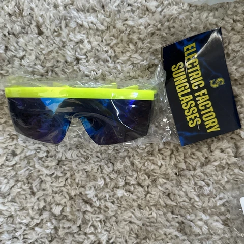 Seattle Mariners Electric Factory Sunglasses T-Mobile SGA 5/6/2023 -New Unopened Cover
