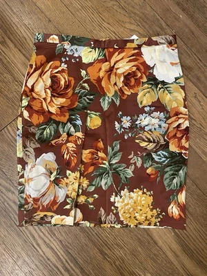 Falda ceñida al cuerpo de seda floral Dolce & Gabbana pequeña Foto 1 de 4