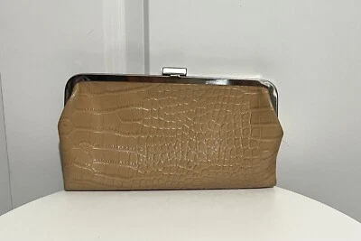 Bolso sin asas/cartera Kenneth Cole Reaction color desnudo imitación reptil Foto 1 de 4