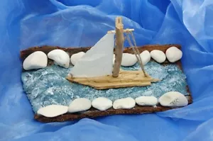 Treibholzschiff auf Rinde,Maritim Deko,Naturmaterialien - Bild 1 von 7