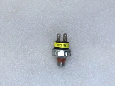 Generac 0065511 22Kw 183.3 Amp 1 Phase 10 PSI Low Oil Pressure Switch 2" x 1" - Image 1 of 4