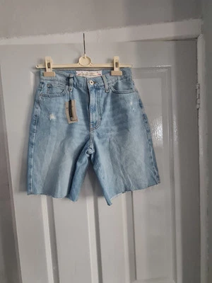 RIVER ISLAND DENIM DISTRESSED SHORTS UK6 BNWT RRP £35.00 - Image 1 of 4