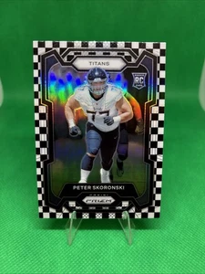 Prizm Peter Skoronski RC 2023 negro blanco Checker SP Tennessee Titans #395 - Imagen 1 de 2