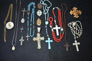 15 Piece Vintage Religious Jewelry Lot Necklace Pendant Crucifix Cross Catholic - Picture 1 of 8