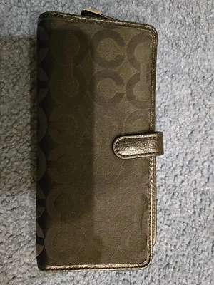 Cartera delgada de lona negra Coach para tarjeta de crédito y licencia con cierre a presión Foto 1 de 4