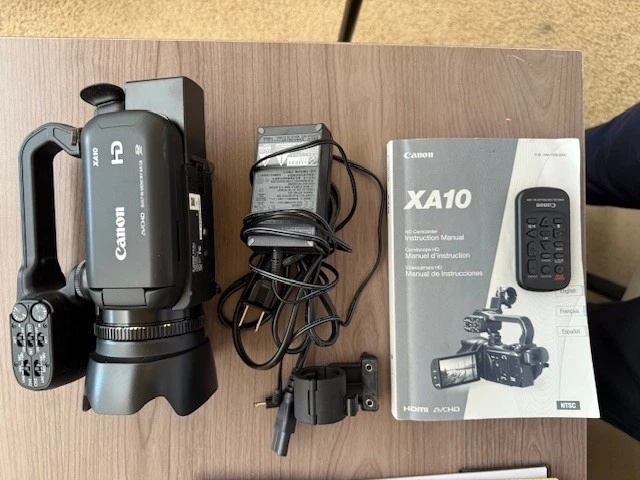 Videocámara/cámara AV y kit de grabación Canon XA10 HD profesional HD/AVCHD Foto 1 de 1