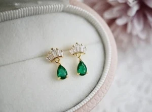 Pear Cut Simulated Green Emerald Stunning Drop Earrings 14k Yellow Gold Plated - Picture 1 of 5