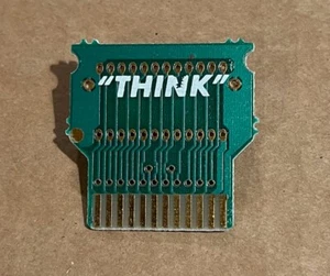 Società dell'informazione - Think ULTRA RARA promo microchip spilla '84 - Foto 1 di 2