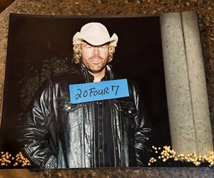 Rara Chaqueta de Cuero Fotográfico Profesional Toby Keith 8x10 Toby Keith 8x10 - Imagen 1 de 2
