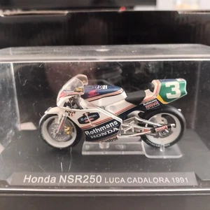 1/24 Altaya Honda NSR250 Luca Cadalora WC Moto GP 1991 "Rothmans" Sponsor - Picture 1 of 6