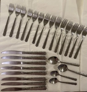 Oneida Deluxe Stainless CHERIE 8 Knives 8 Forks, 6 Salad Forks, 2 Tsp’s 2 TBS - Picture 1 of 7
