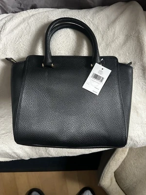 BOLSO BANDOLERA KATE SPADE CHESTER STREET PEQUEÑO DE CUERO ALLYN WKRU4322 NEGRO. Foto 1 de 4