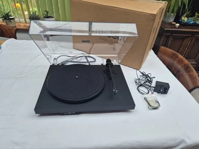 PRO-JECT DEBUT III PHONO SB TURNTABLE BUILT IN PHONO PRE-AMP ORTOFON Cartridge  - Image 1 of 4