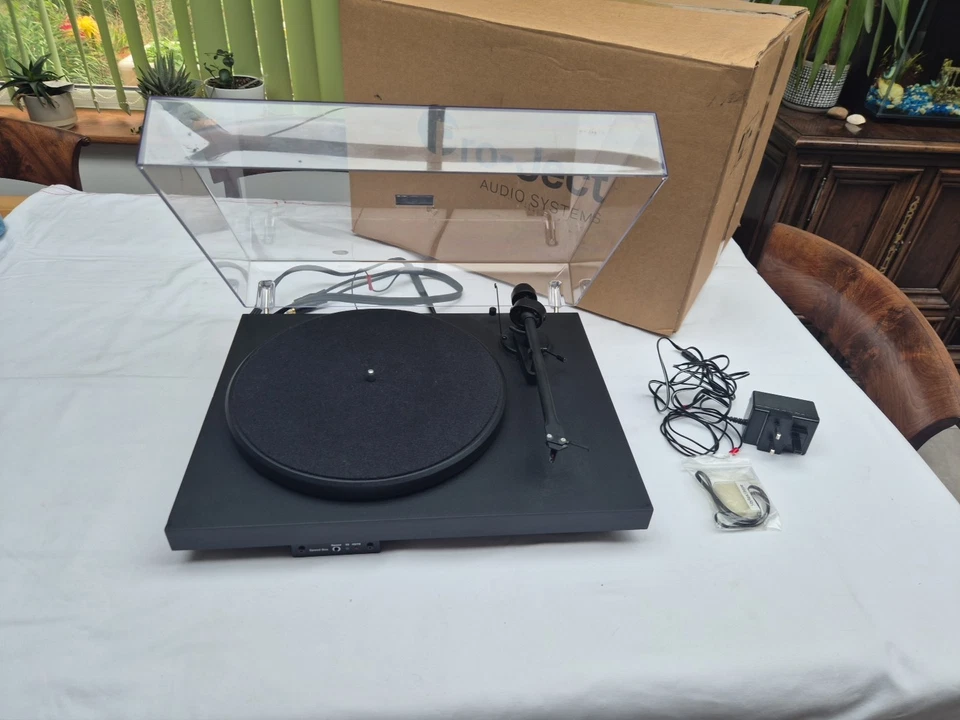 PRO-JECT DEBUT III PHONO SB TURNTABLE BUILT IN PHONO PRE-AMP ORTOFON Cartridge  - Image 1 of 4
