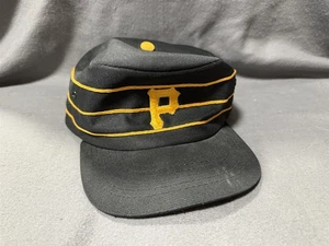 VINTAGE MENS 1982 PITTSBURGH PIRATES BLACK PILLBOX HAT BECO ADJUSTABLE SNAP BACK - Picture 1 of 12